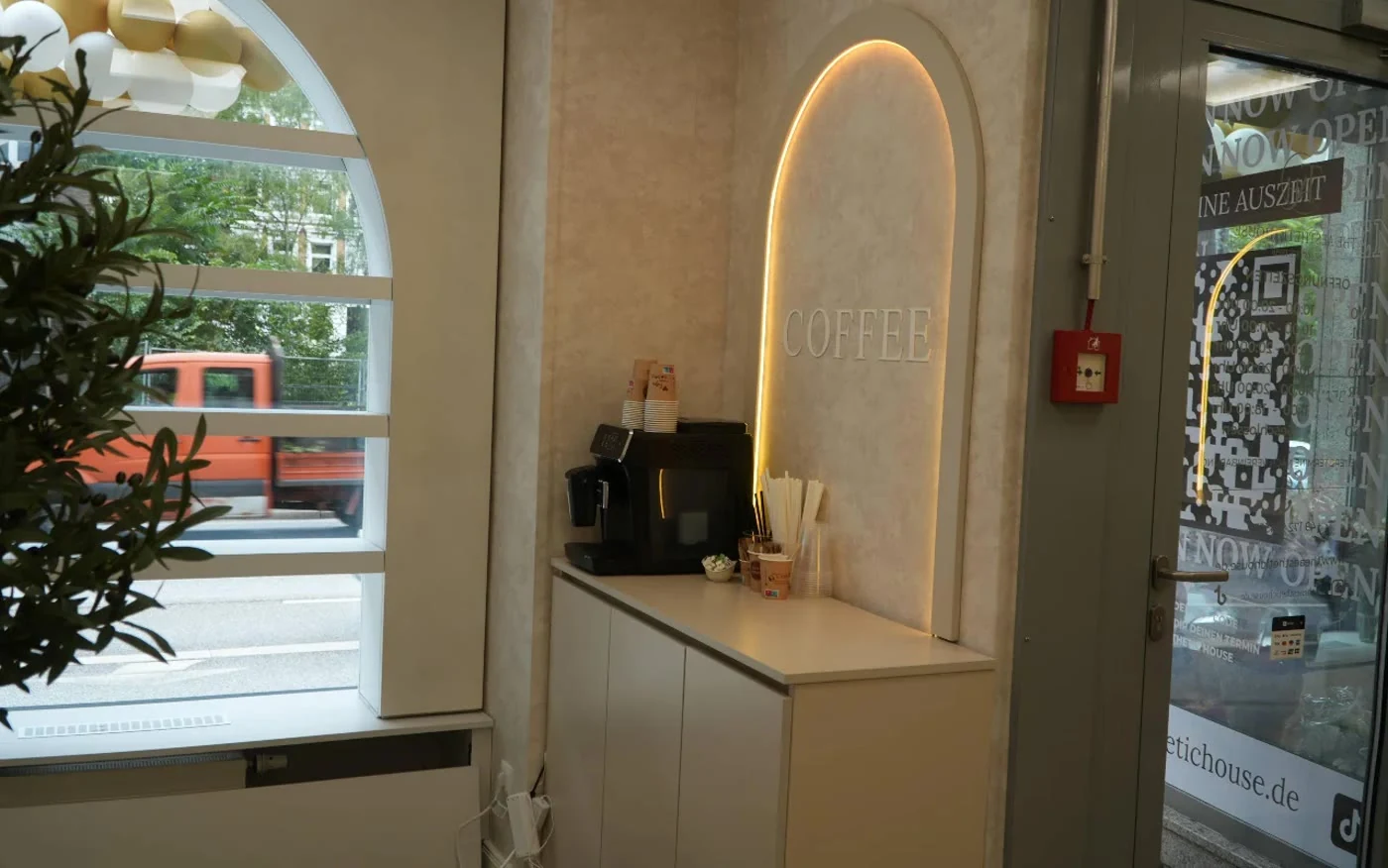 Die Coffee-Ecke mit Kaffeemaschine für Gäste